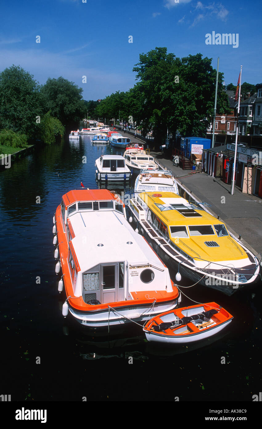 Boote auf dem Fluss Wensum Norwich England Stockfoto