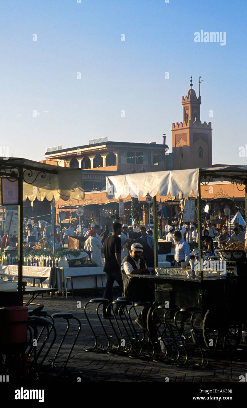 Djemaa el Fna Imbissbuden in der Abenddämmerung Marrakesch Marokko Stockfoto