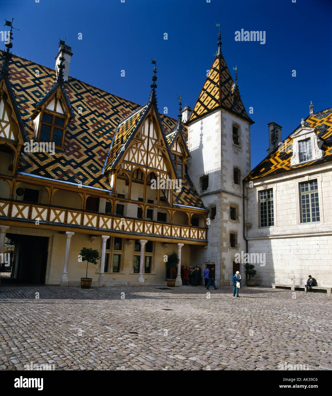 Innenhof der Hospices de Beaune Hôtel Dieu Beaune Côte d oder Frankreich Stockfoto