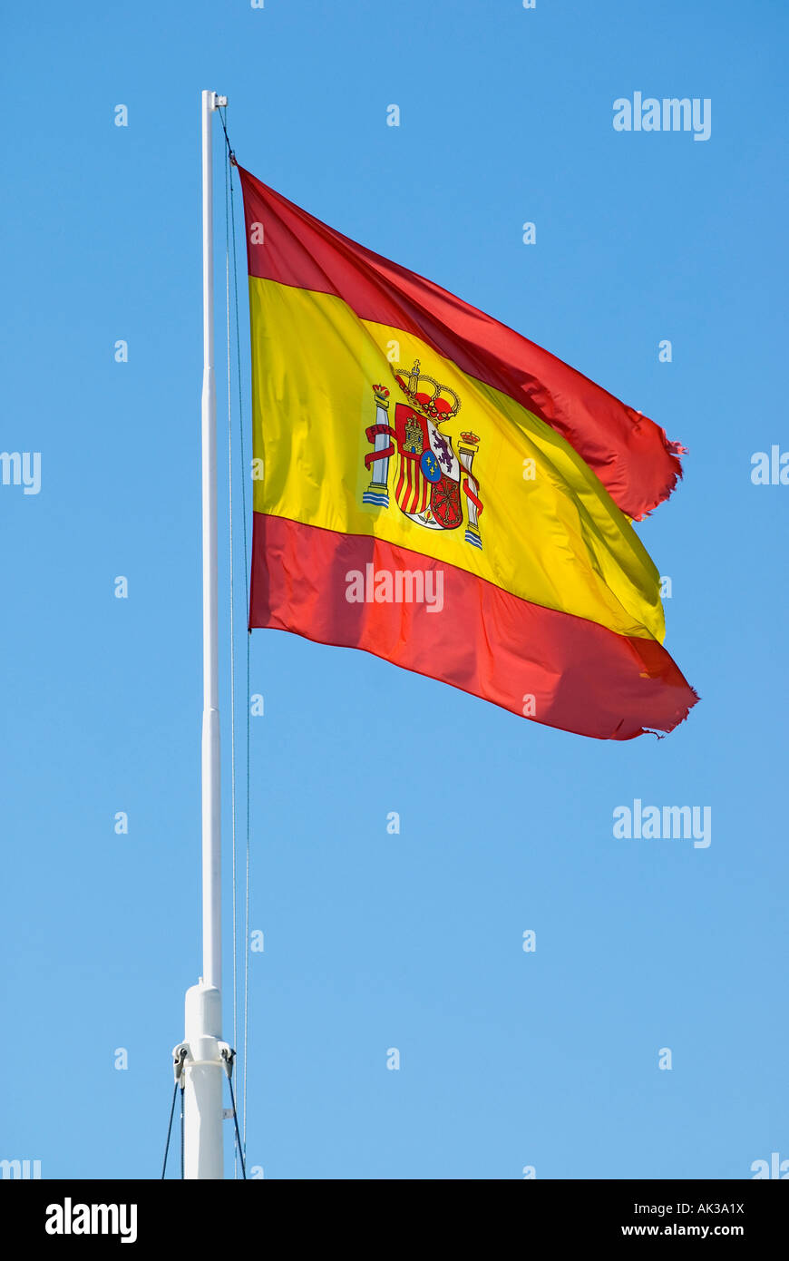 Mast mit der spanischen Flagge Stockfoto