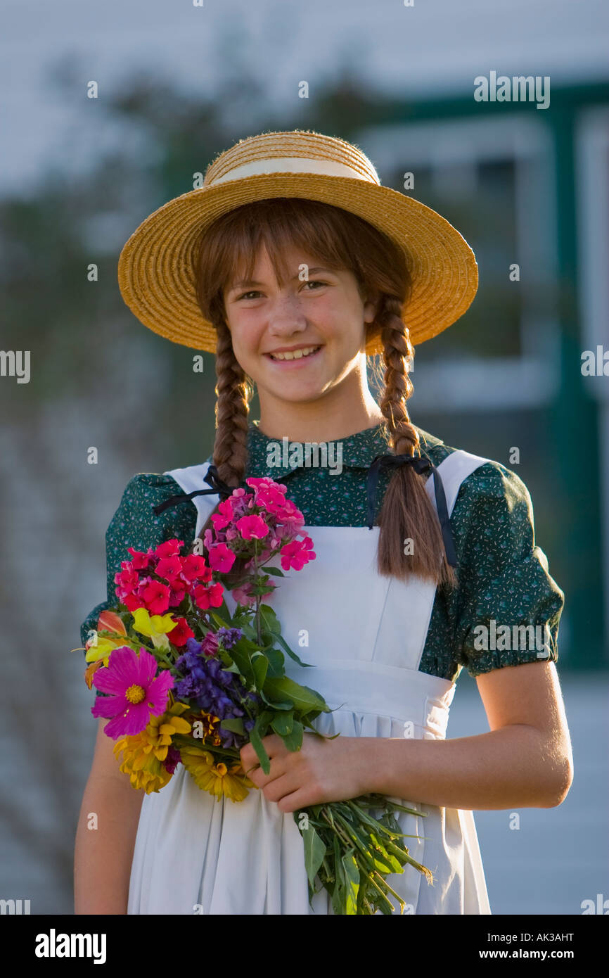 Junges Mädchen mit Hut und Zöpfe posiert als Anne of Green Gables von Green Gables nach Hause Cavendish Prince Edward Island Kanada Stockfoto