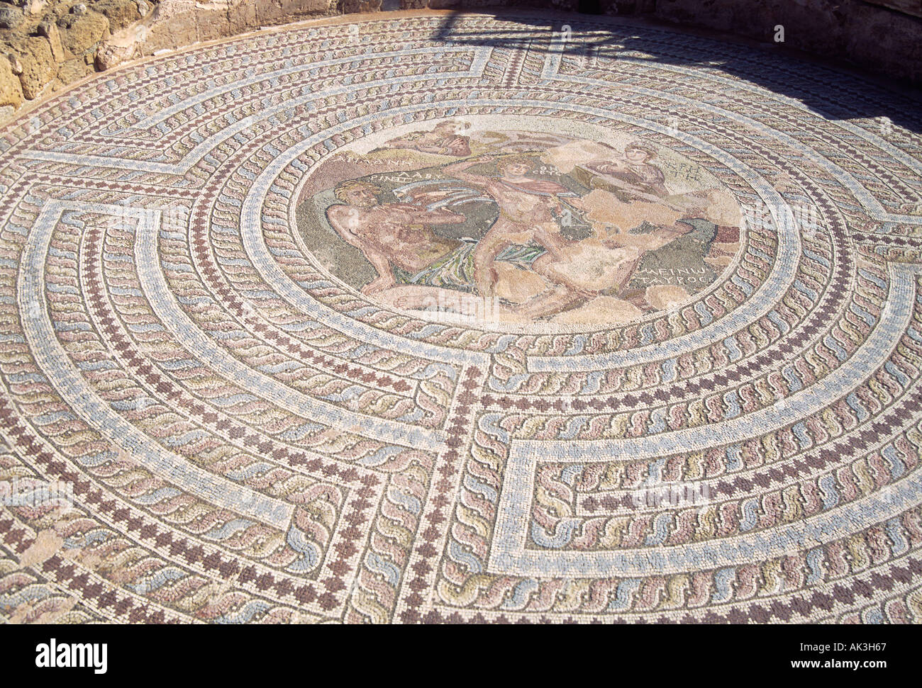 Mosaik von Theseus und dem Minotaurus in die 2. 4. Jahrhundert A D römische Villa von Theseus bei Paphos Zypern Stockfoto