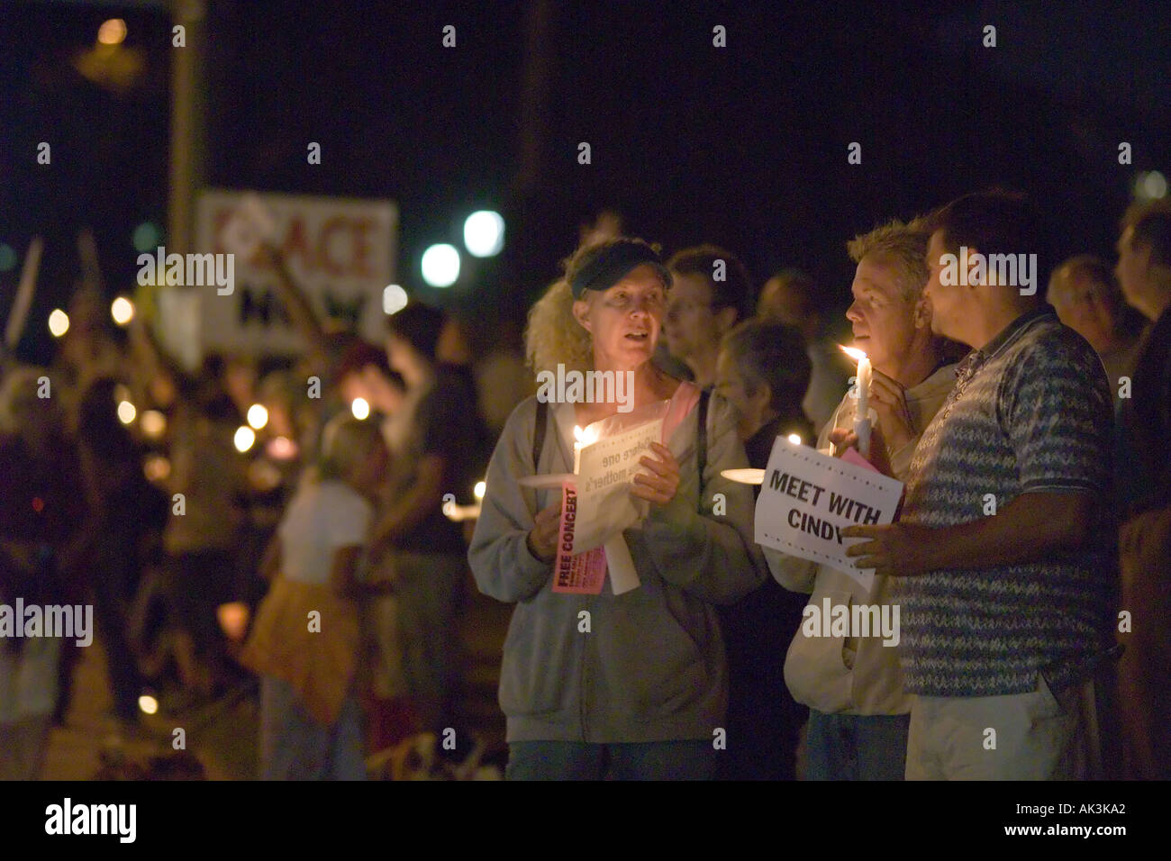 Gegner der U S-Krieg im Irak sammeln in Laguna Beach Kalifornien, USA am 17. August 2005 Stockfoto
