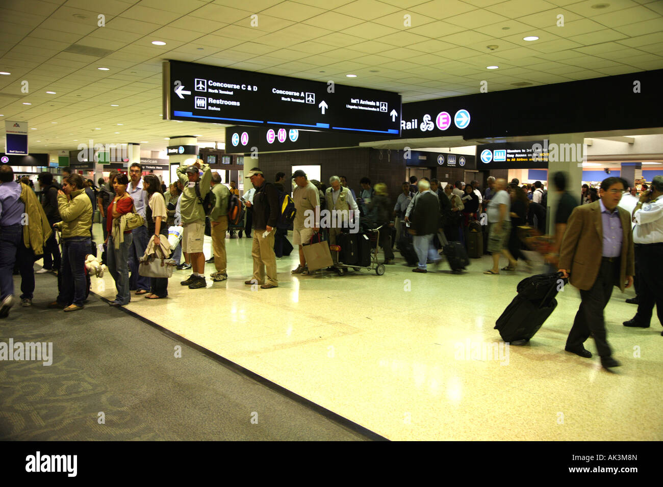 Warteschlangen am Miami International Airport Stockfoto