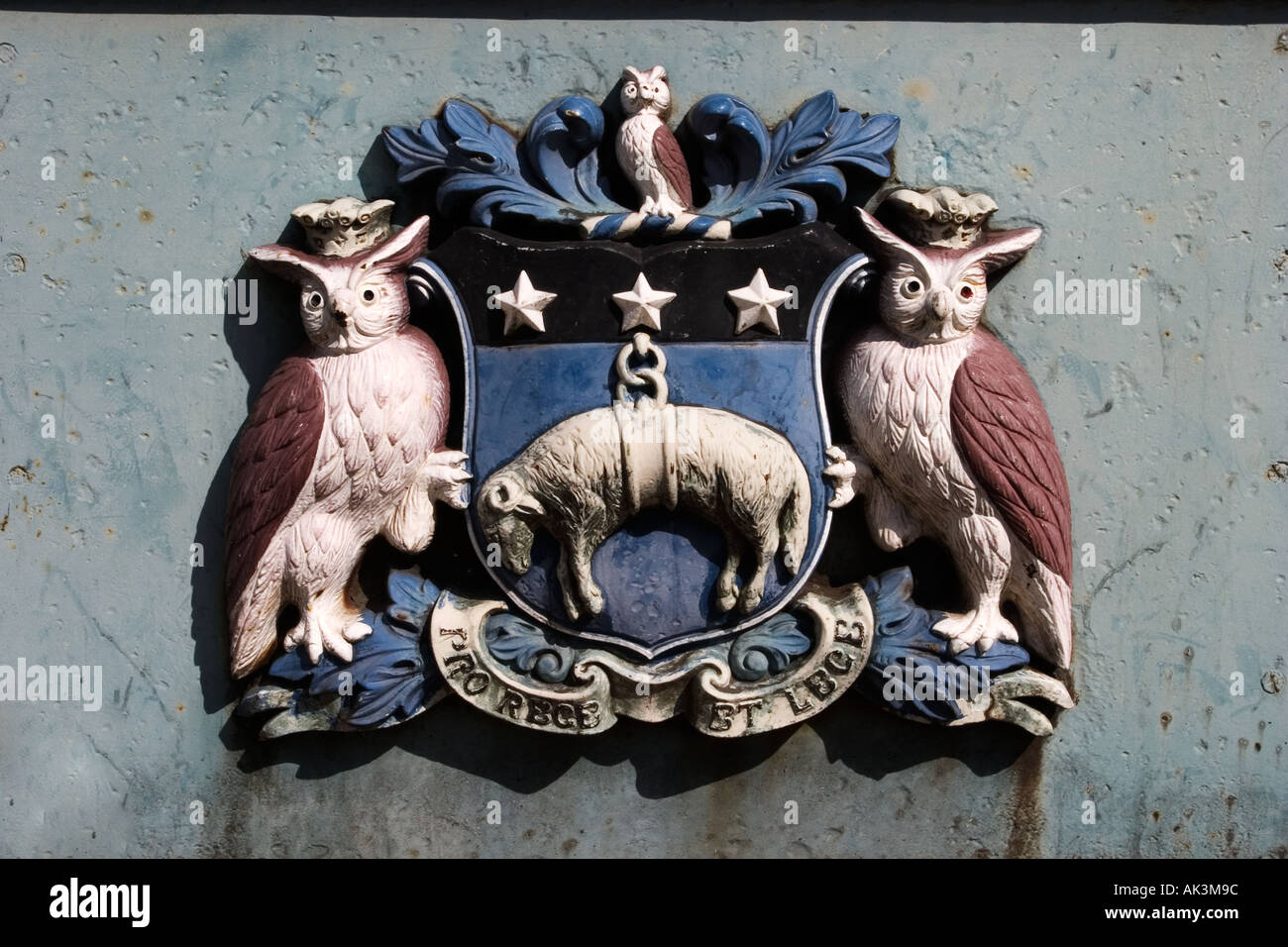 Leeds-Mantel der Arme PRO REGE ET LEGE oder zum König und Gesetz über Leeds Brücke West Yorkshire England Stockfoto