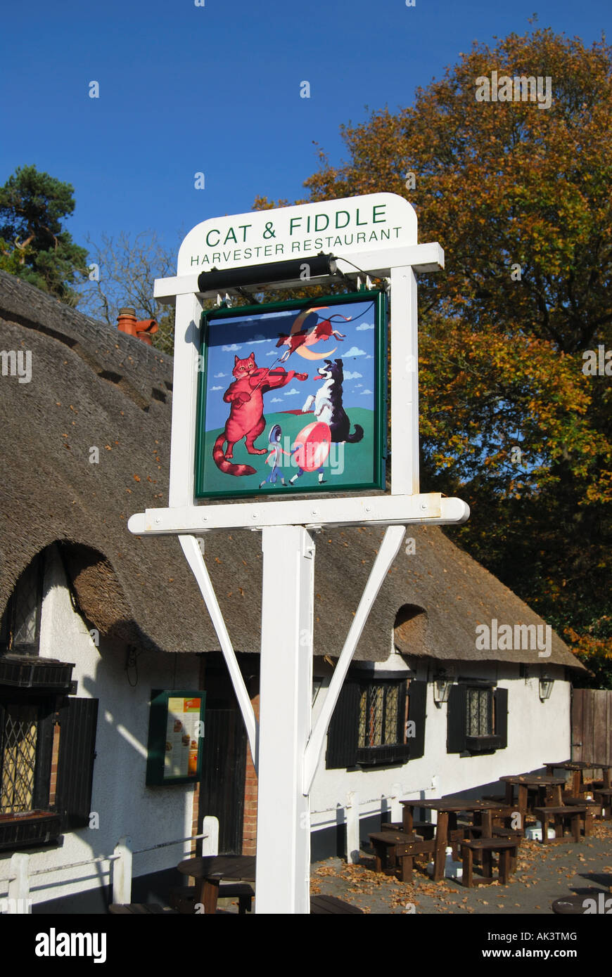 "Katze und Geige" Pub, Hinton Admiral, Hinton, Hampshire, England, Vereinigtes Königreich Stockfoto