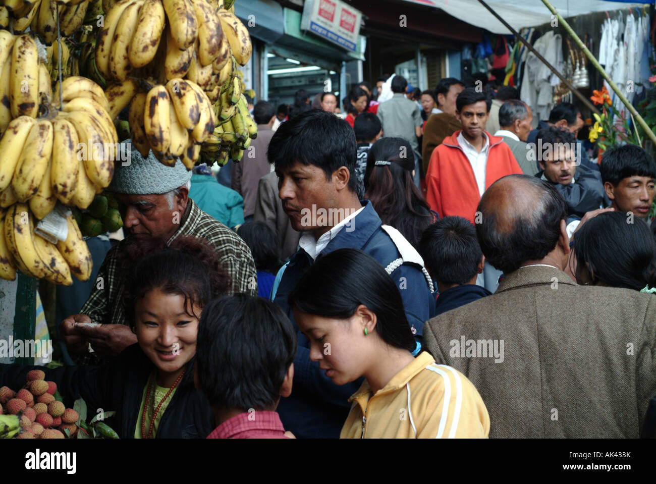Verschiedenen asiatischen Ethnien in einem Markt in Darjeeling West Bengal Indien Stockfoto