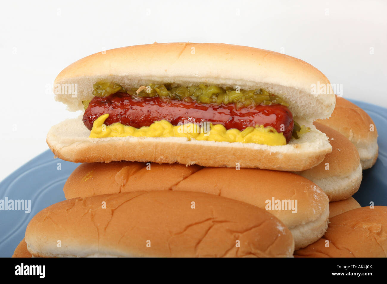 Hot Dog mit gebratener Wurst, Nahaufnahme von vorne, Bilder, Fotos, Fotografie, Verkauf auf Alamy, horizontal in den USA, US, hochauflösend Stockfoto