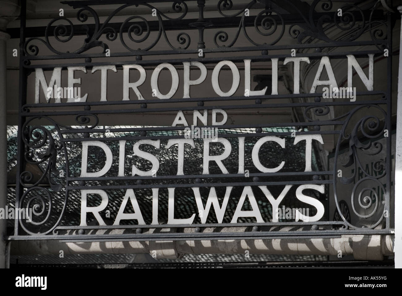 Metropolitan und Eisenbahnen South Kensington London Bezirk Stockfoto