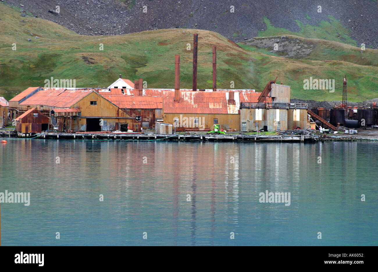 Grytviken, Südgeorgien Insel, die verlassene Walfangstation, wo Ernst Shackletons Körper begraben liegt. Stockfoto