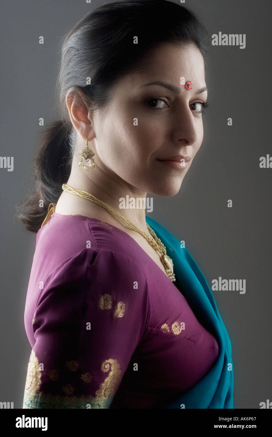 Porträt der Frau in traditioneller indischer Kleidung Stockfoto