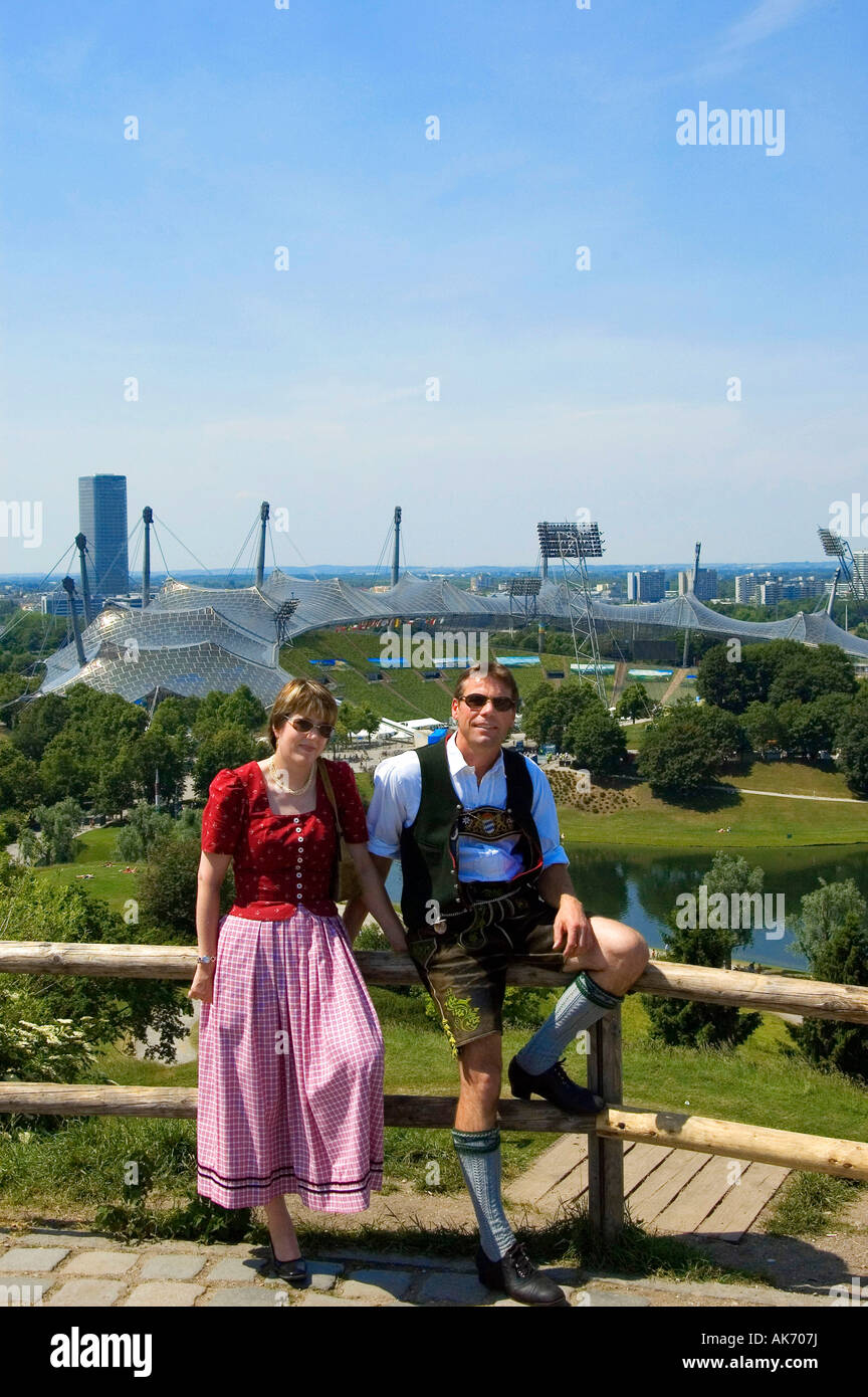 Paar im Olympiastadion / München Stockfoto