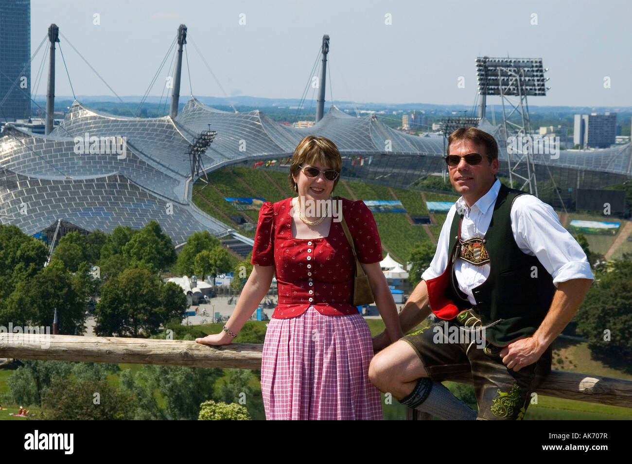 Paar im Olympiastadion / München Stockfoto