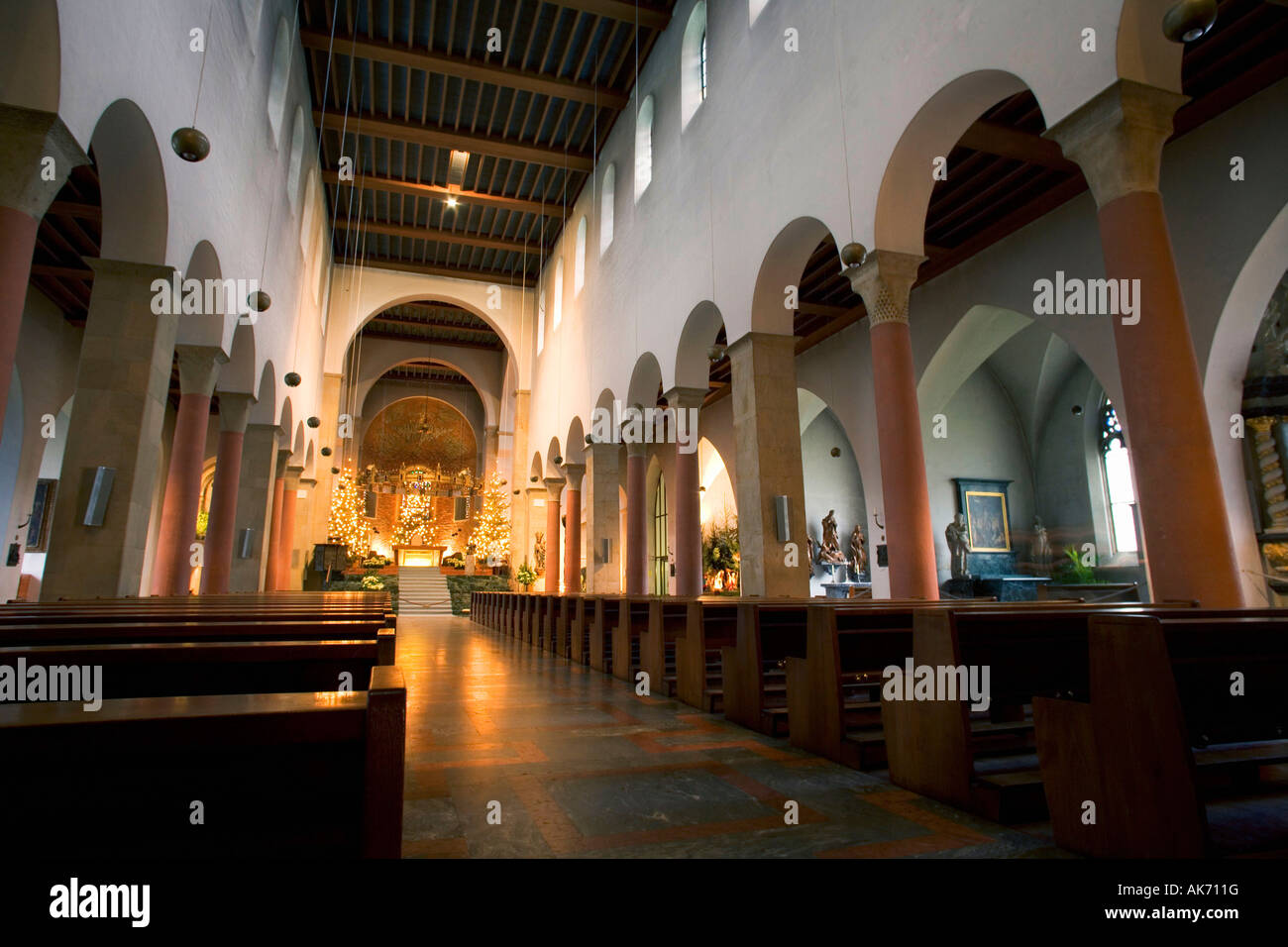 The interior of hildesheim cathedral Fotos und Bildmaterial in hoher