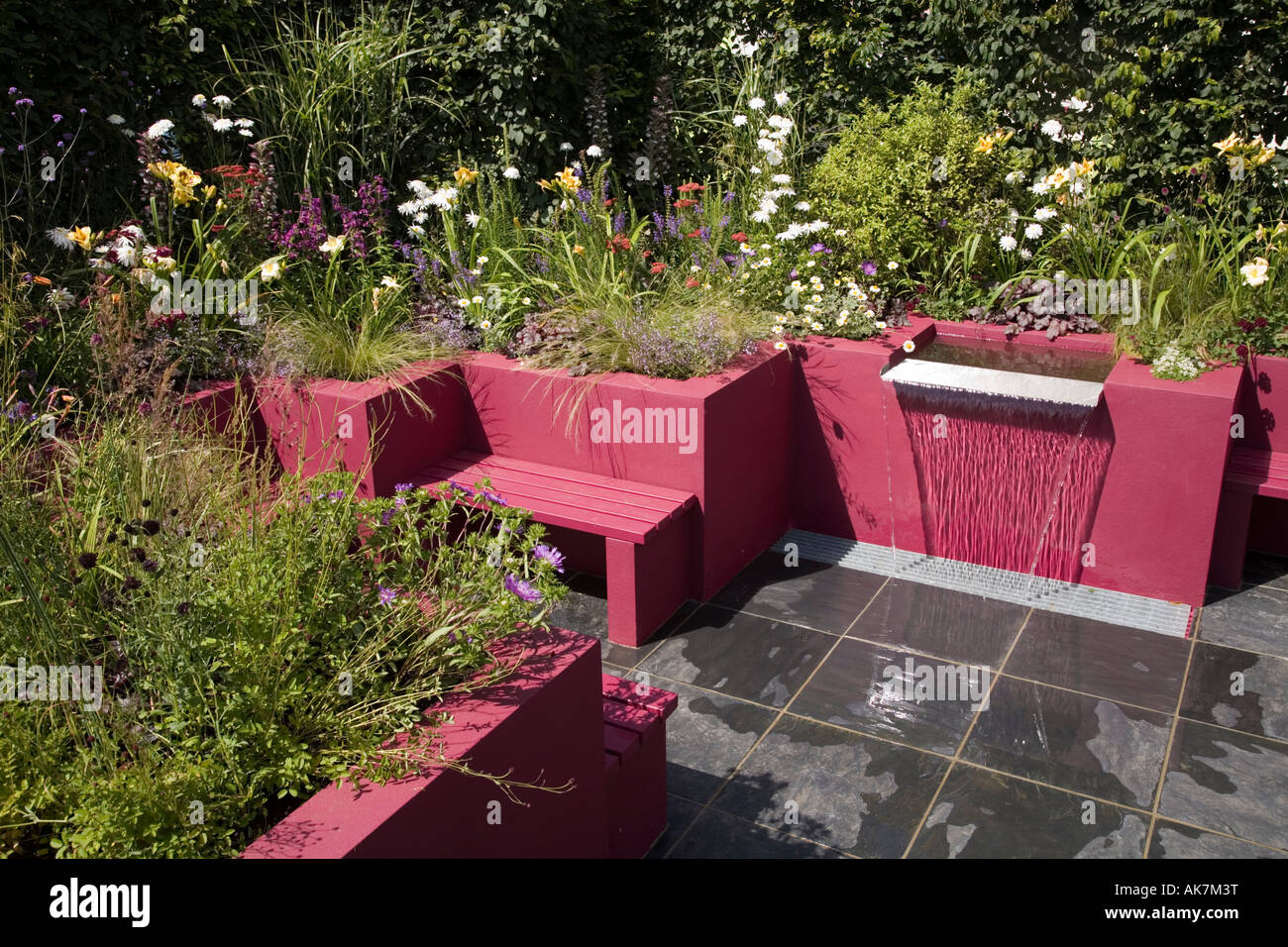Centrepoint im Hampton Court Flower Gartenschau entworfen von Claire Whitehouse Stockfoto