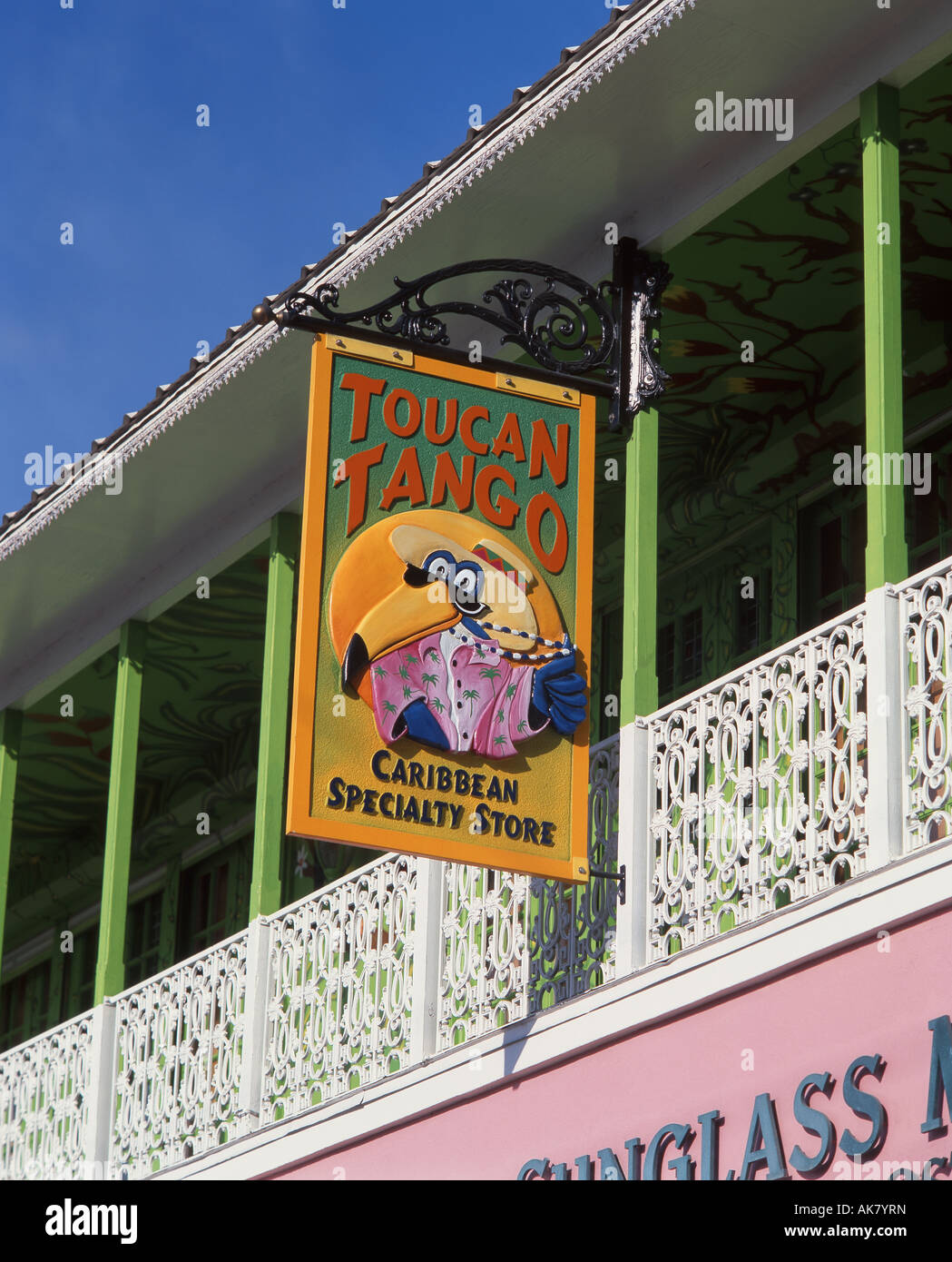 Bunte Souvenir Shop Zeichen, George Town, Grand Cayman, Kaimaninseln, Caribbean Stockfoto