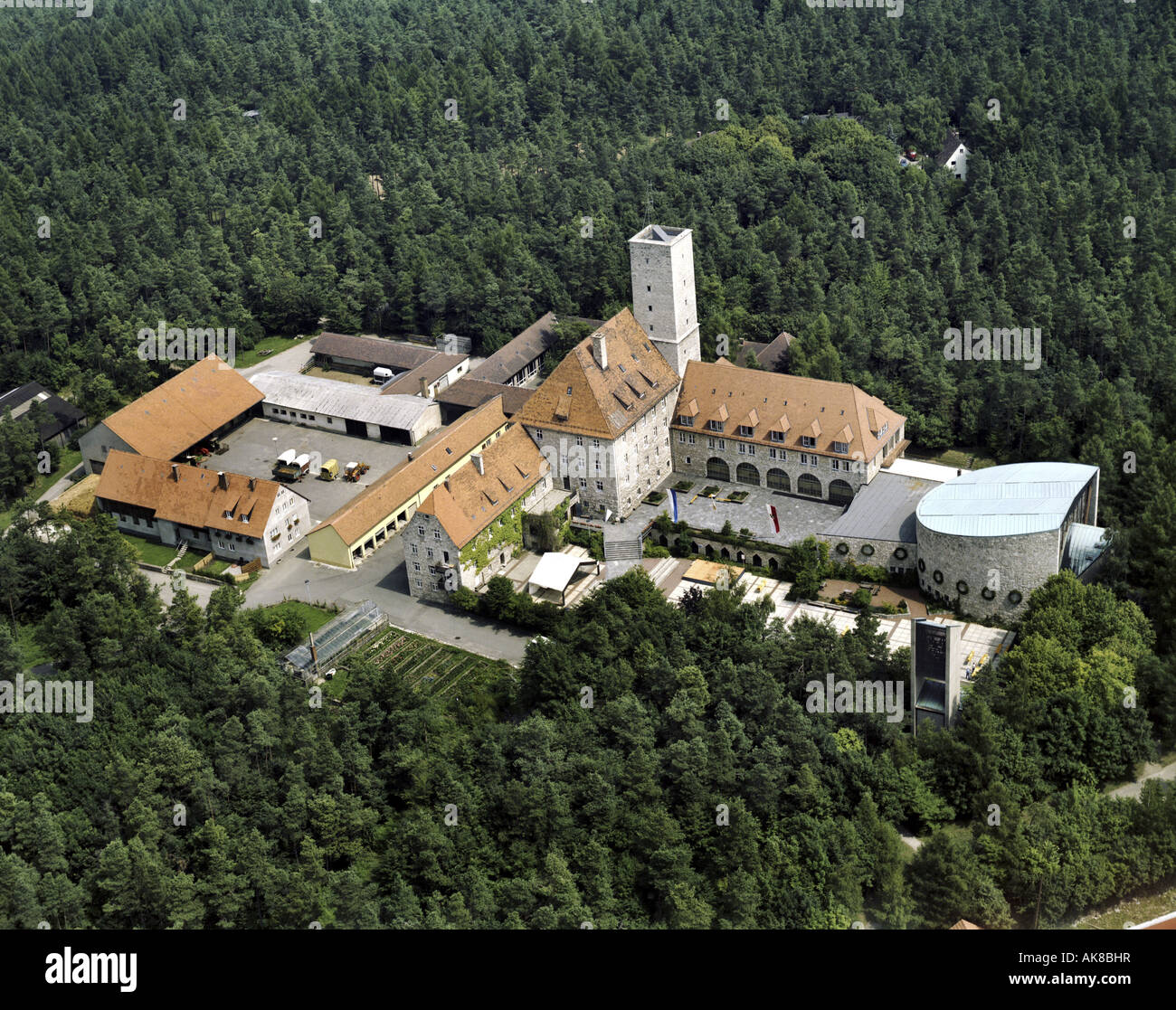 Burg feuerstein oberhalb von ebermannstadt -Fotos und -Bildmaterial in ...