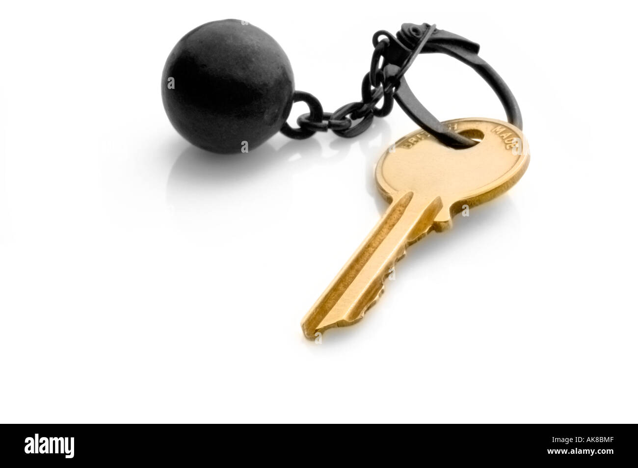 Türschlüssel mit Ball und Kette Stockfoto