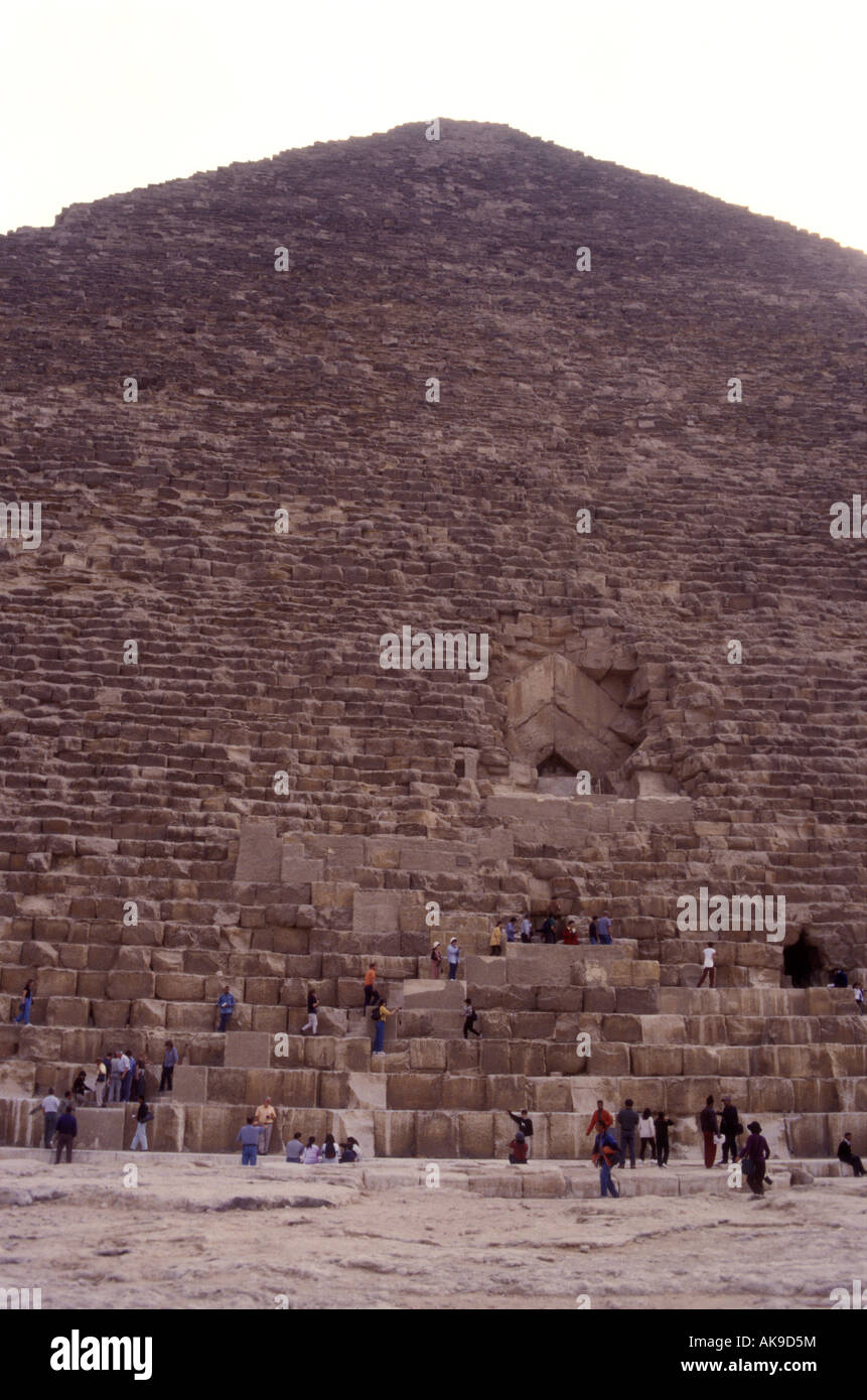 Eingang zur Pyramide von Cheops Gizeh bei Kairo Ägypten-Nordwand Stockfoto