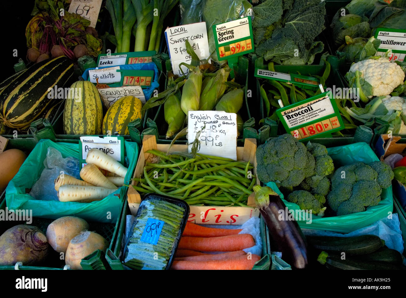 Frisches Gemüse und Bauernhof produzieren für Verkauf Stockfoto