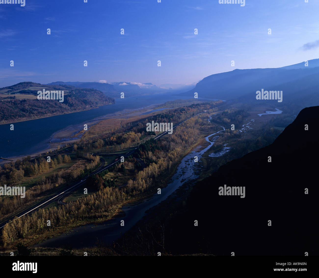 Columbia River Gorge National Scenic Area Crown Point Sonnenaufgang und Highway 84 Oregon State USA Stockfoto