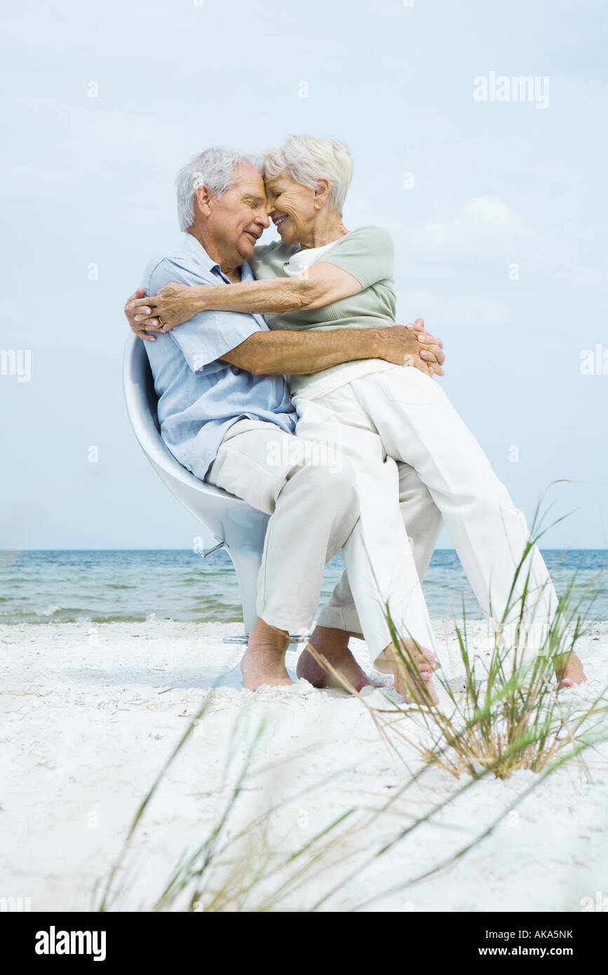 Woman On Mans Lap Stockfotos und bilder Kaufen Alamy