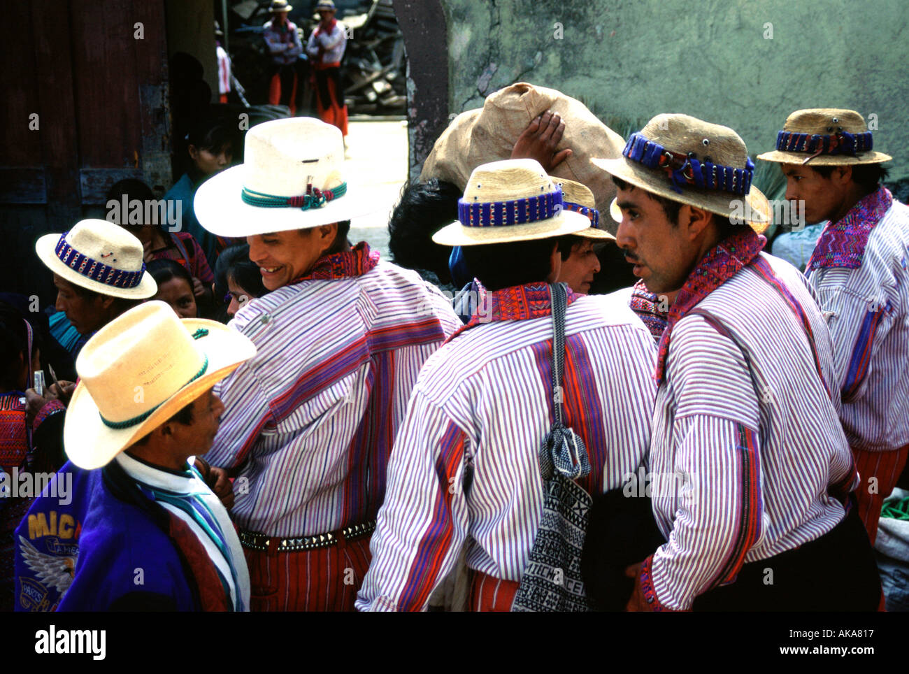 Einheimische Männer mit traditioneller Kleidung. Todos Santos de Cuchumatán. Guatemala Stockfoto