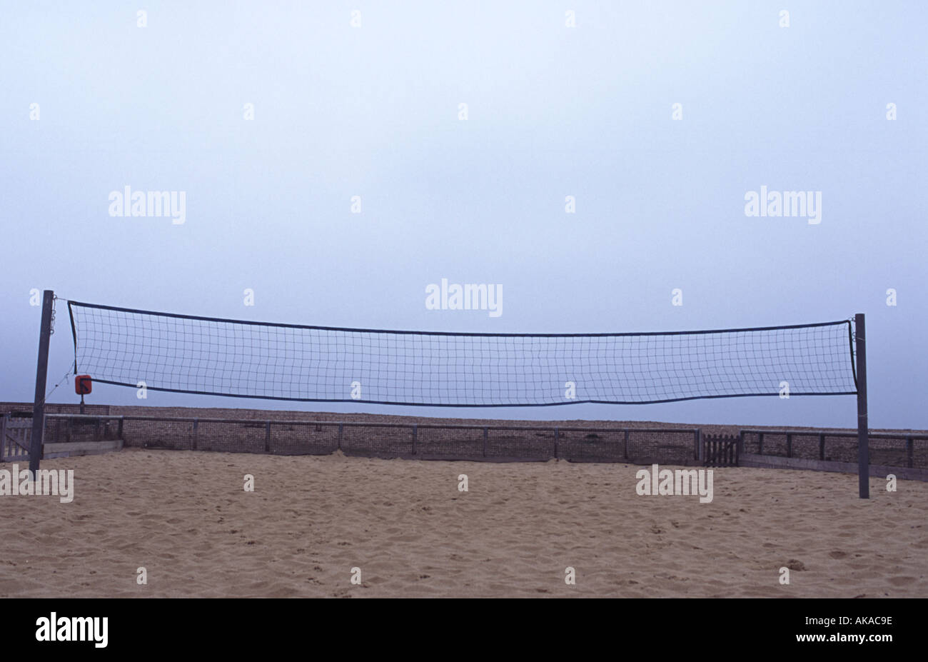 Volleyball-Netz am Strand East Sussex UK Stockfoto