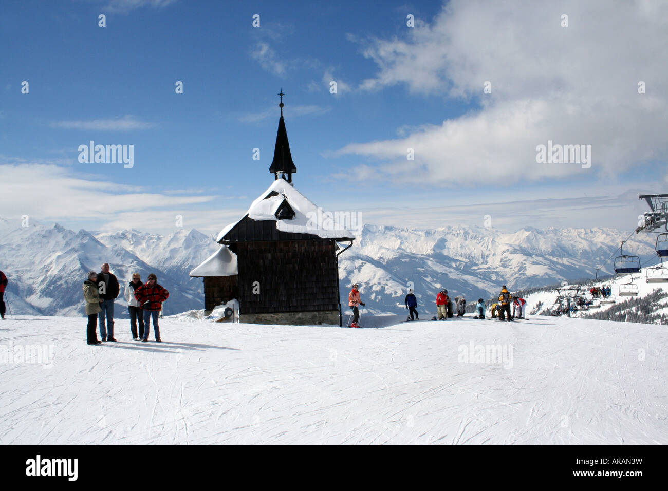 Schmittenhöhe Berg Zell Zee Österreich. Eine Bergkirche ist auf dem Bild Stockfoto