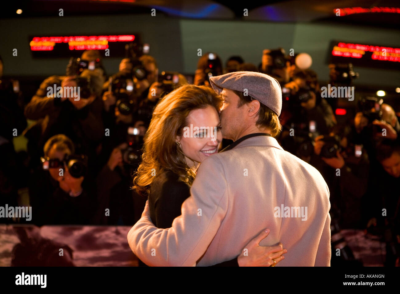 Brad Pitt & Angelina Jolie bei Beo Wulf Film premiere europäischen Leicester square London Stockfoto