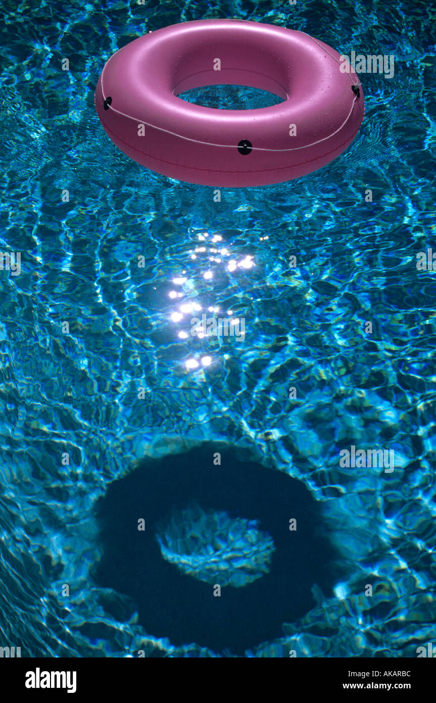 Magische rosa Baden Ring floating Pool Stockfoto