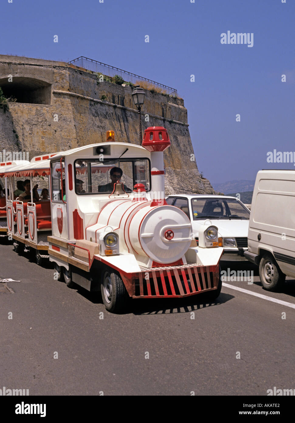 Modell-Lastzug und Kutschen in Bonifacio Korsika Mittelmeer Frankreich Europa Stockfoto