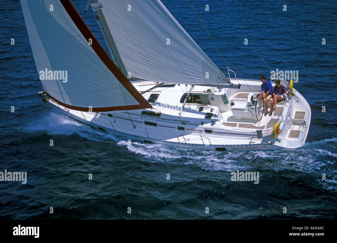 Oceanis 400 Yacht unter vollen Segeln Stockfoto