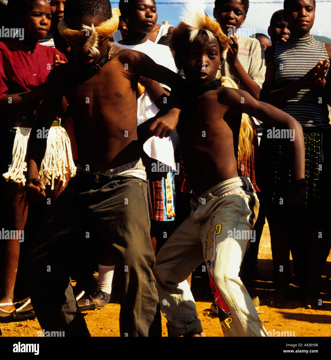 Einheimische, die Durchführung der Zulu Tanz Südafrika Stockfoto