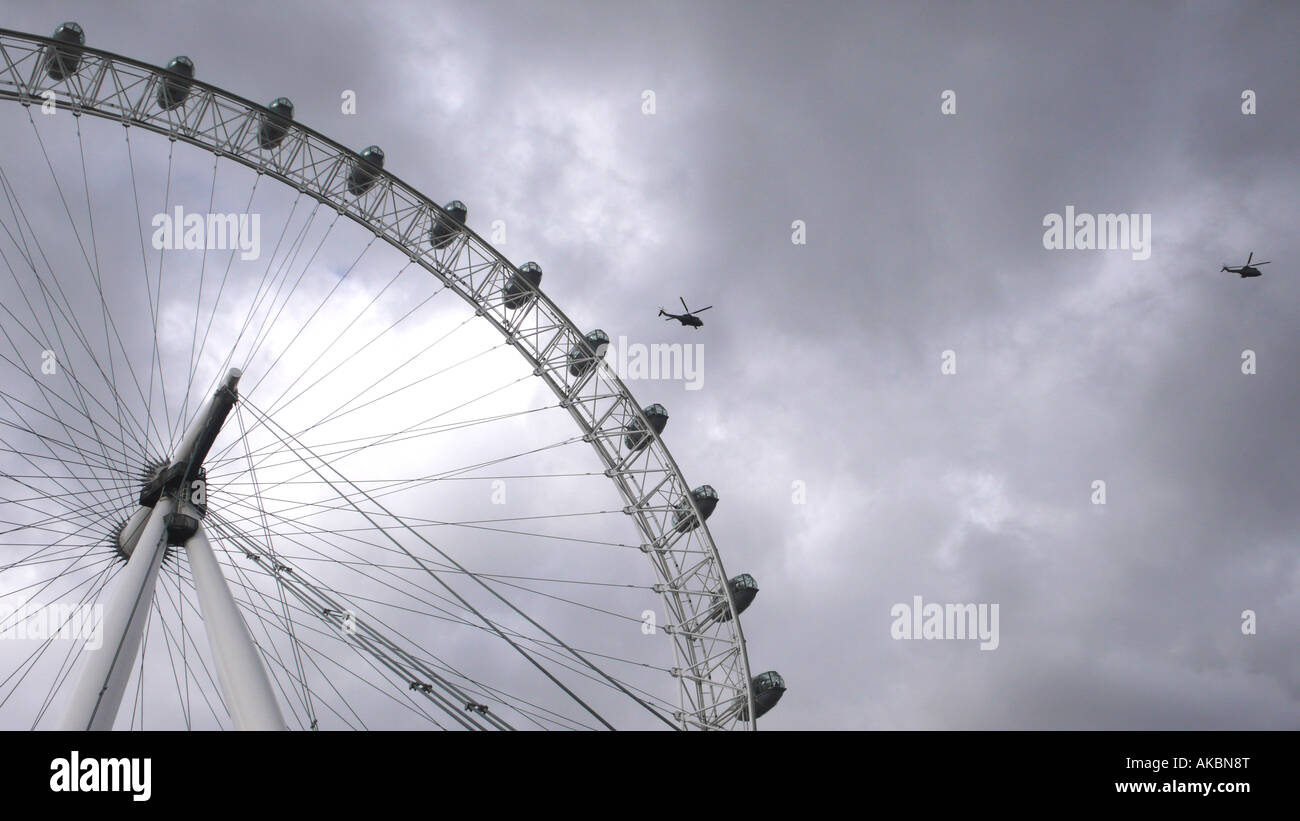 Die BA London Eye ist ein wichtiges Merkmal der Londoner Skyline. Es ist höchste Riesenrad der Welt, 55 London Sehenswürdigkeiten zu sehen Stockfoto