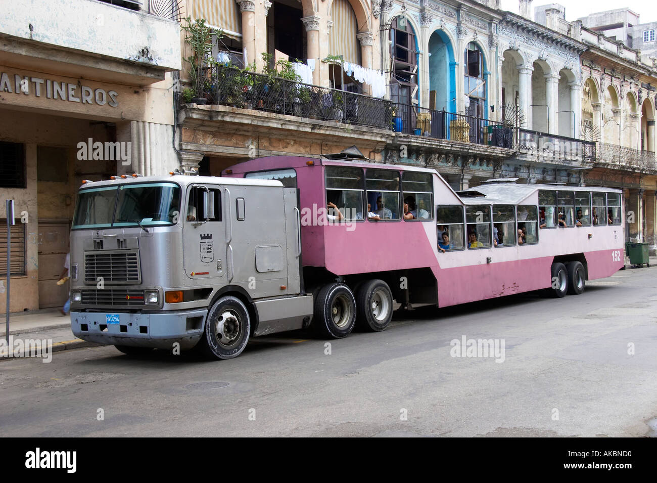ein Camello oder Kamel-Bus am Paseo del Prado zentralen Havanna Kuba Stockfoto