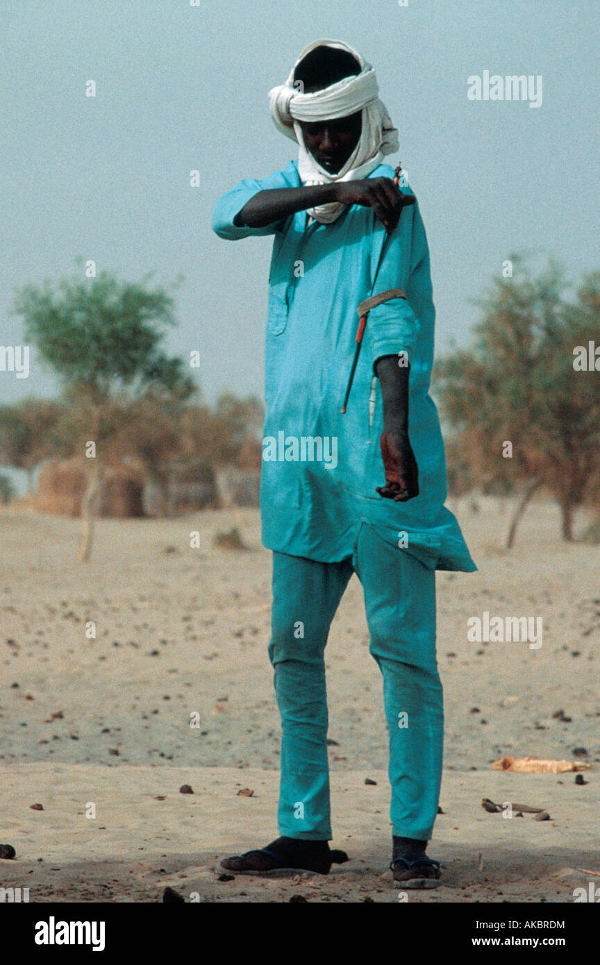 Tubu Tribesmand mit Dolch im nördlichen Tschad Afrika Stockfoto