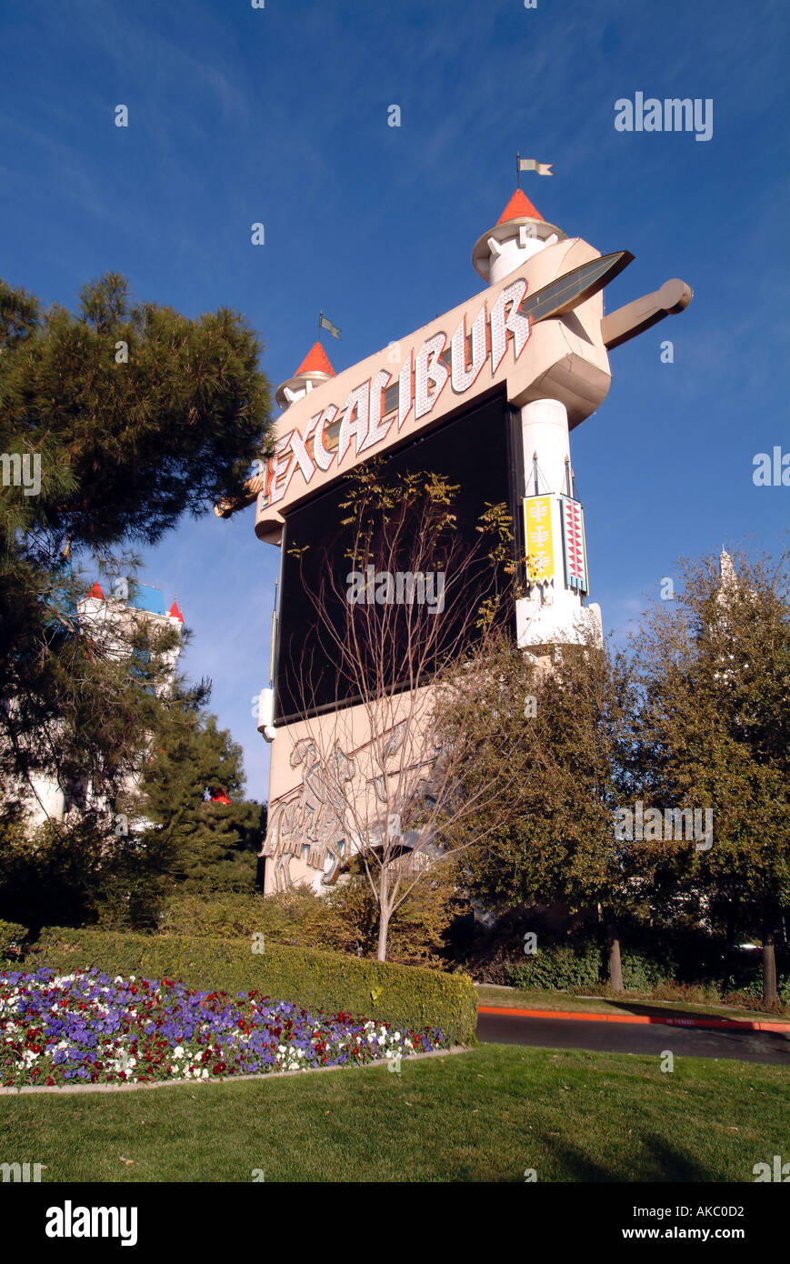 Riesige Plakatwand vor dem Excalibur Hotel und Casino Stockfoto