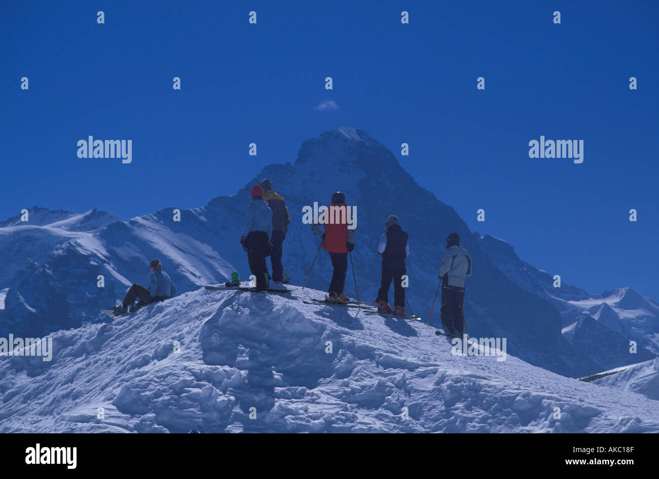 Skifahrer und Snowboarder Grindelwald erste Schweiz Stockfoto