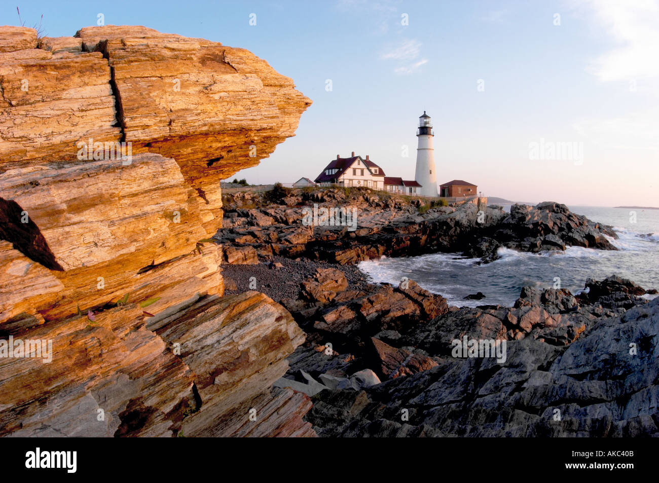 Portland Head Leuchtturm an der Felsenküste am Cape Elizabeth Maine New England USA Stockfoto