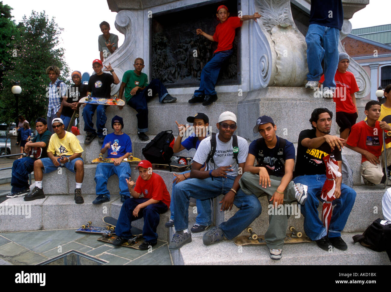 Puerto Ricaner, Puerto Rican Jungs, Jungs im Teenageralter, Skateboarder, skateboard Wettbewerb, Columbus Square, Old San Juan, San Juan, Puerto Rico Stockfoto