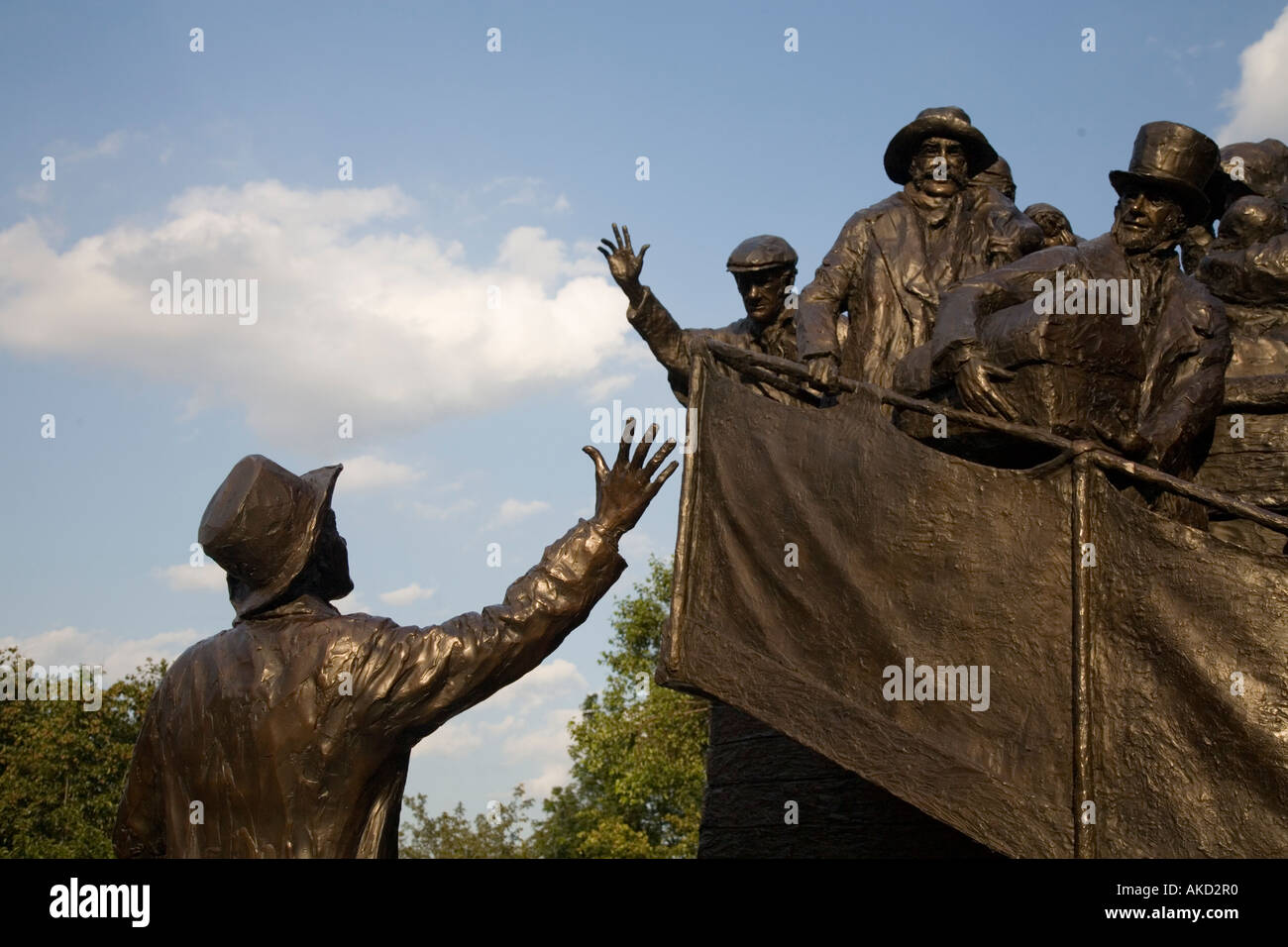 Mann Gruß ankommenden Einwanderer, irische Hungersnot Memorial Penns Landing Philadelphia Pennsylvania Stockfoto