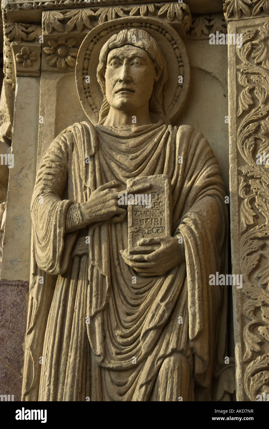 Detail des Portals der Kirche St.Trophime Arles Place De La Republique Arles Frankreich Stockfoto