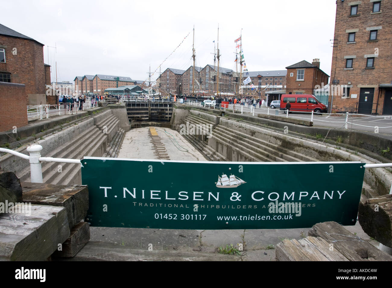 Nielsen Schiffbauer Trockendock leer Gloucester UK Stockfoto