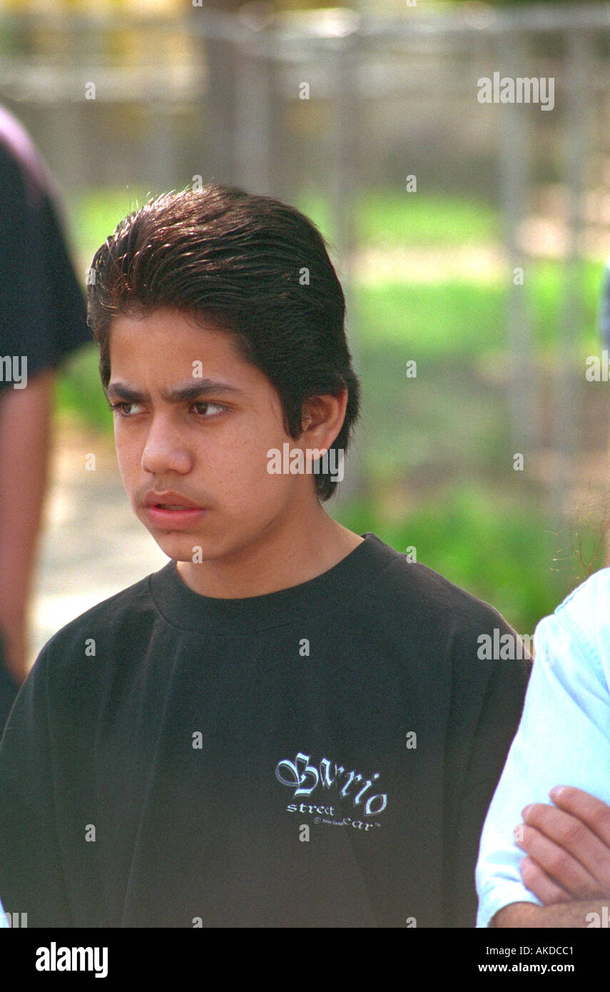 Teen jungen Alter 15 suchen an im Herzen des Tieres May Day Festival gestört. Minneapolis Minnesota USA Stockfoto