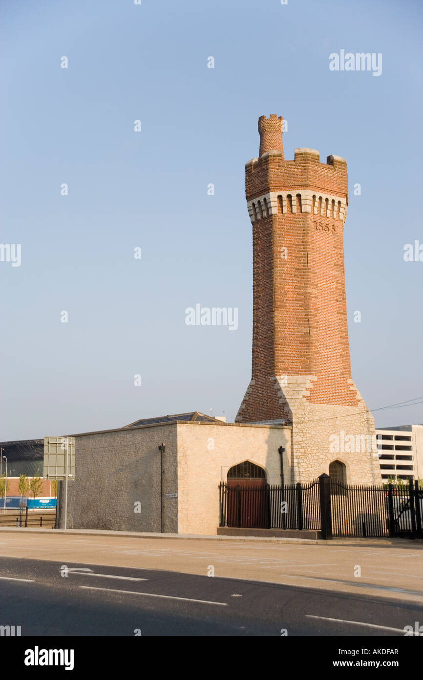 Viktorianische Turm an der Queens Wharf am Wapping Dock in komplexen Albert Dock, Liverpool, England Stockfoto