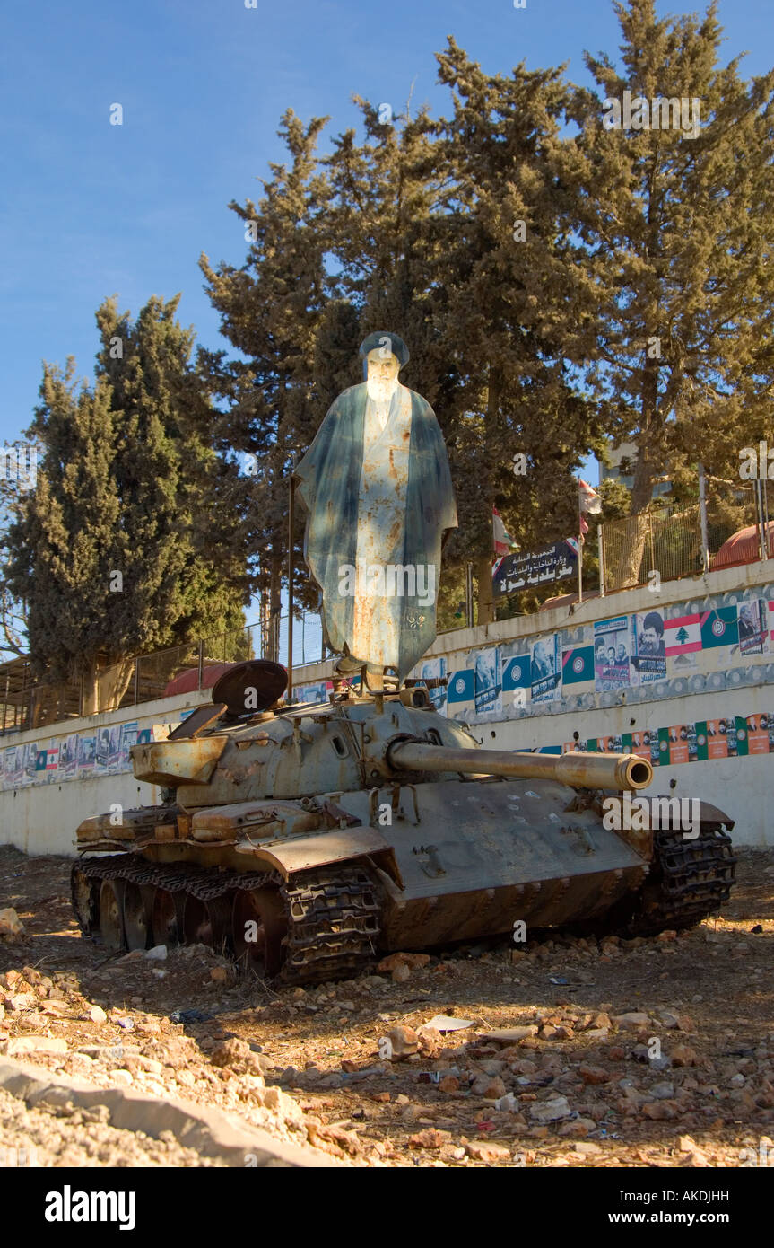 Denkmal des Ayatollah Khomeini Gründer der islamischen Republik Iran auf gefangenen israelischen Panzer in gefangenen israelischen Panzer Stockfoto