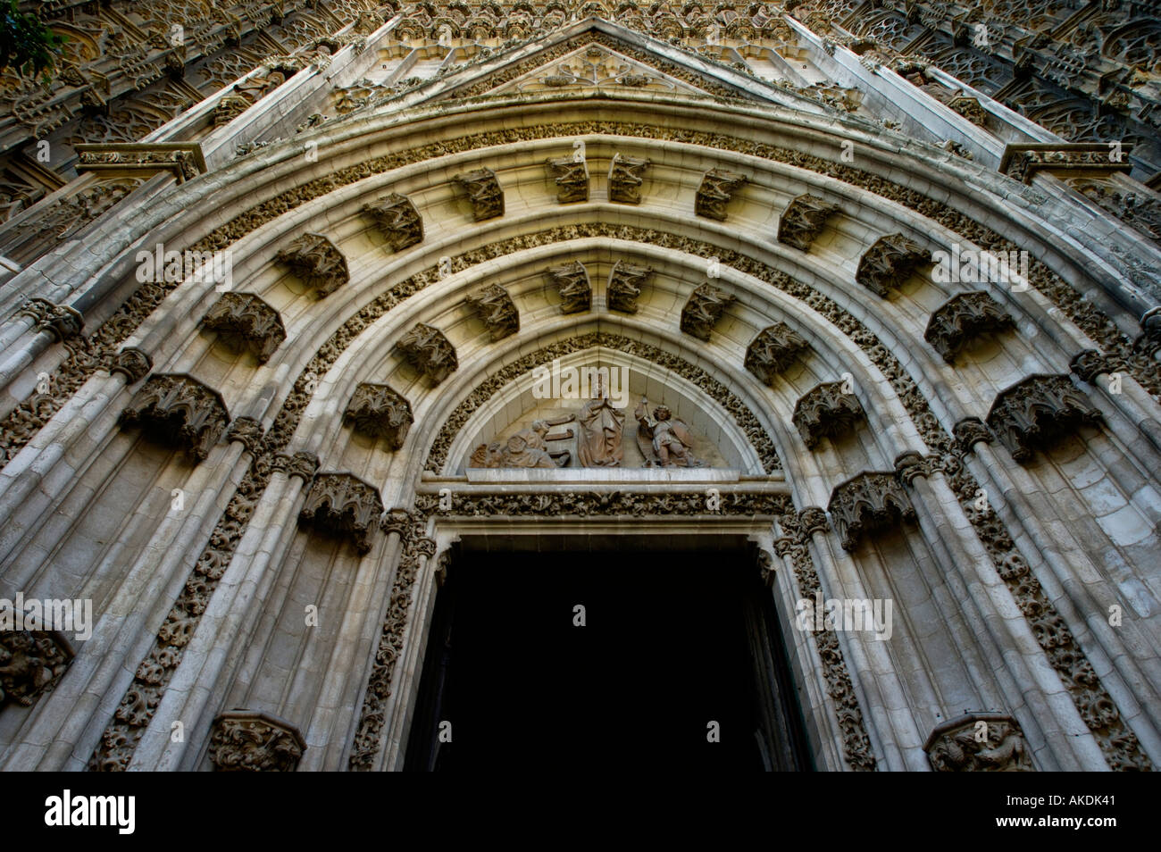 Reich verzierte Eintritt in die Kathedrale von Sevilla, Sevilla, Andalusien, Spanien. Stockfoto
