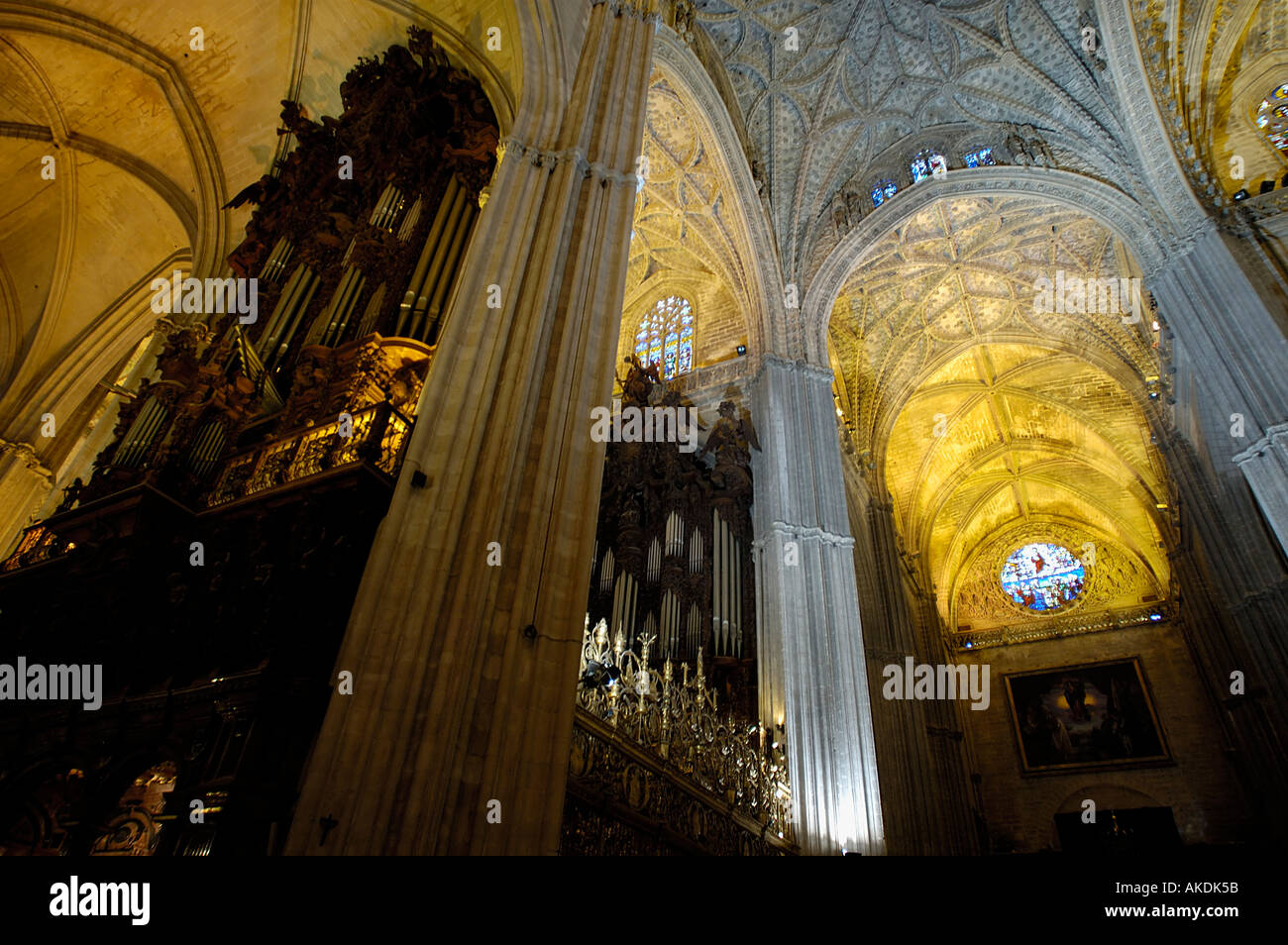 Kirchenorgel in der Kathedrale von Sevilla, Sevilla, Andalusien, Spanien. Stockfoto