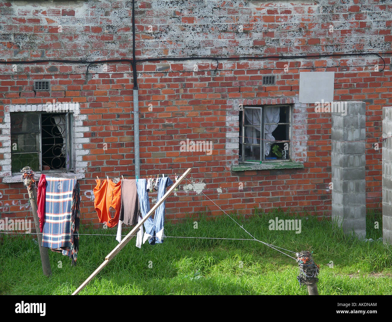 Hinterhof in den Townships außerhalb von Kapstadt Stockfoto